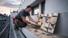 Flexible tile adhesive application for large-format porcelain wall tiles